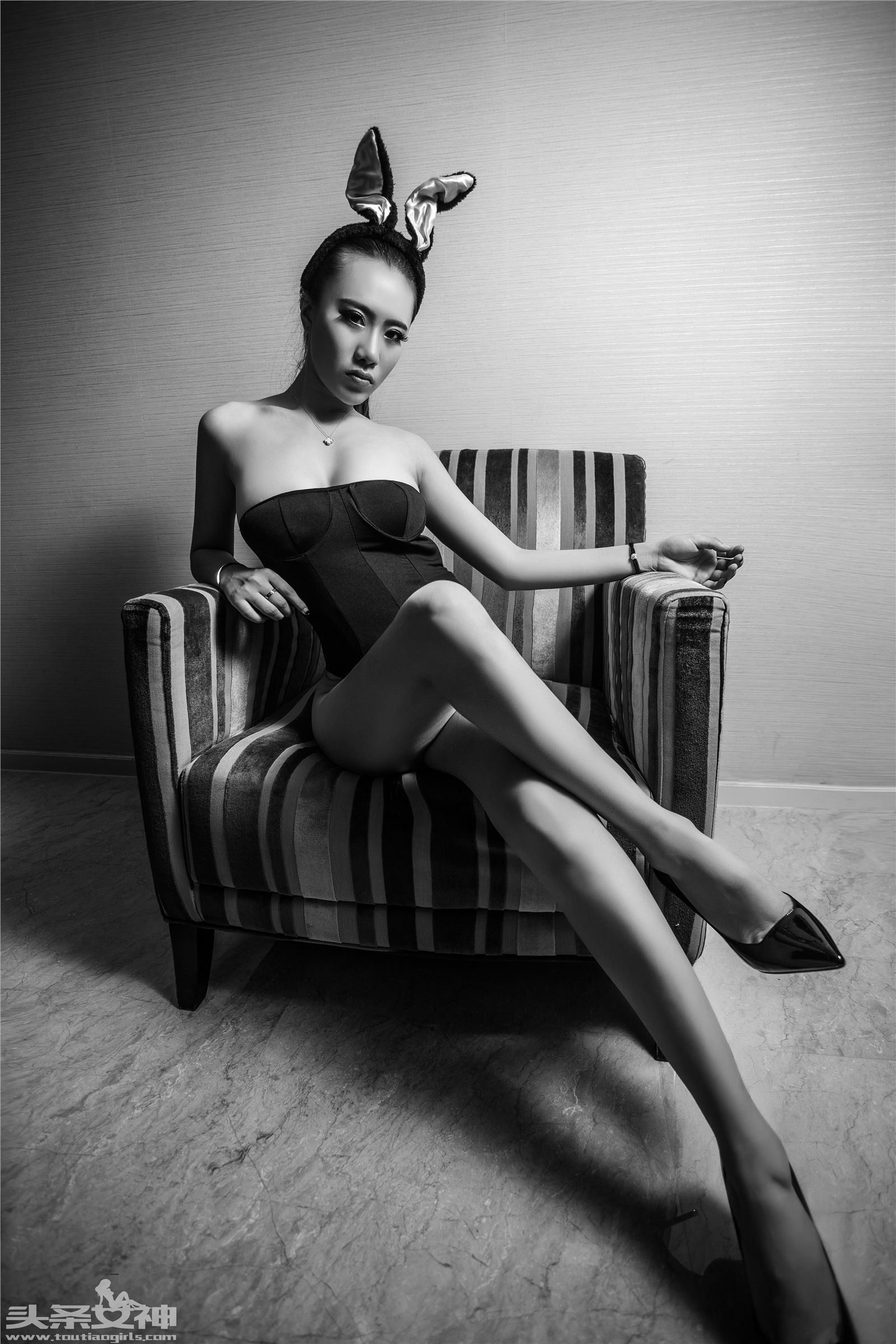 [Toutiaogirls]头条女神 2016.07.23 暗黑系巨乳小黑兔 绮儿